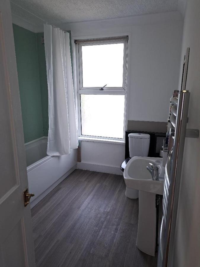 Single Bedroom Near London Seven Kings Train Station Ilford Ngoại thất bức ảnh