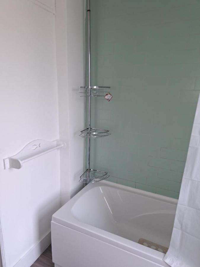 Single Bedroom Near London Seven Kings Train Station Ilford Ngoại thất bức ảnh